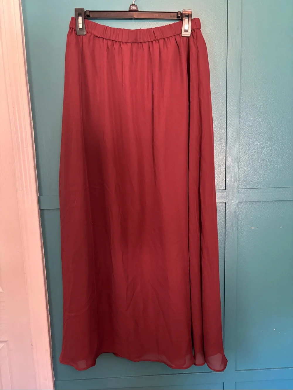 Old Navy Flowing Maxi Skirt in Deep Rose Size Medium